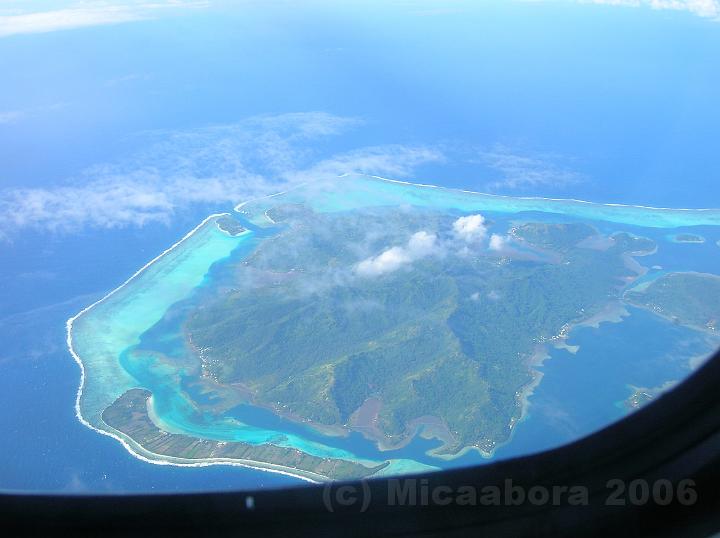 DSCN1595.JPG - Coupe en deux par Hiro. Huahine Nui au nord et Huahine Iti au sud, spares par un chenal troit.