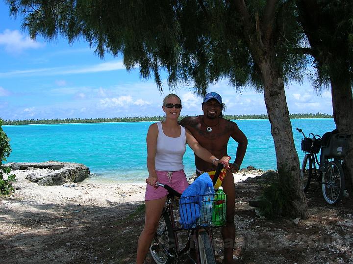 18DSCN1916.JPG - Le aito fournissait avec son corce, une belle teinture brun rouge et son ombre est bienvenue. http://www.gototahiti.net/arbres_tahiti/aito/aito.htm