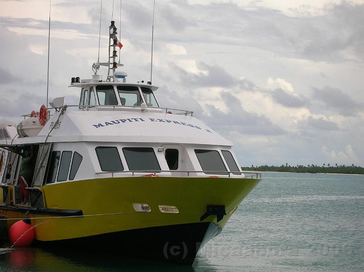 1DSCN1936.JPG - Accs par bateau en une heure trente depuis Bora Bora avec le Maupiti Express.