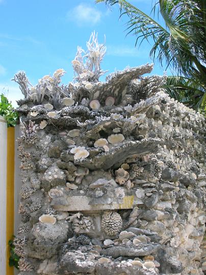 20DSCN1920.JPG - Mais quel est donc ce sanctuaire aux remparts de coquillages et de corail ?