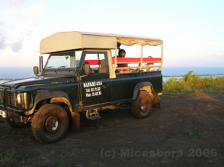 0DSCN1876.JPG - Tavi nous invite  dcouvrir son le qui est aussi un volcan escarp ! dpart pour un Safari en 4x4 pour voir le coucher de soleil du haut de la montagne