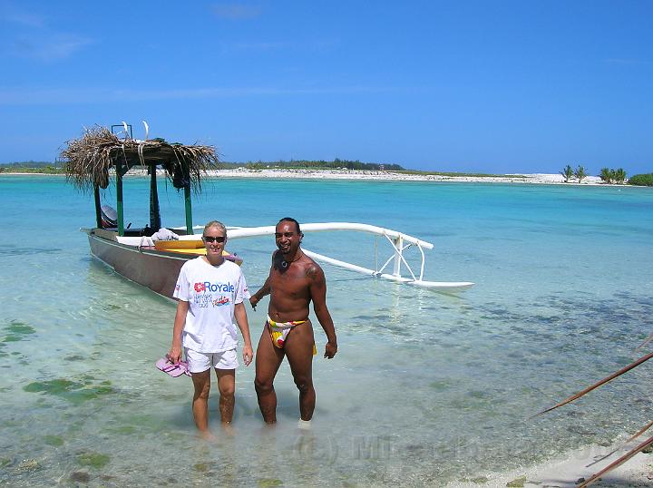 8DSCN1662.JPG - Le motu (lot) est sauvage avec une vgtation endmique des atolls