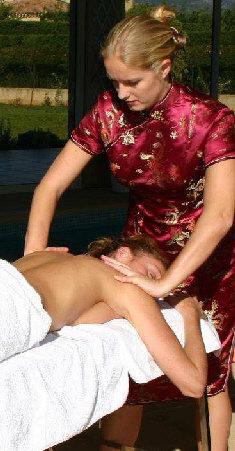 Les services: Elodie intervenante en soins esthétiques et massages